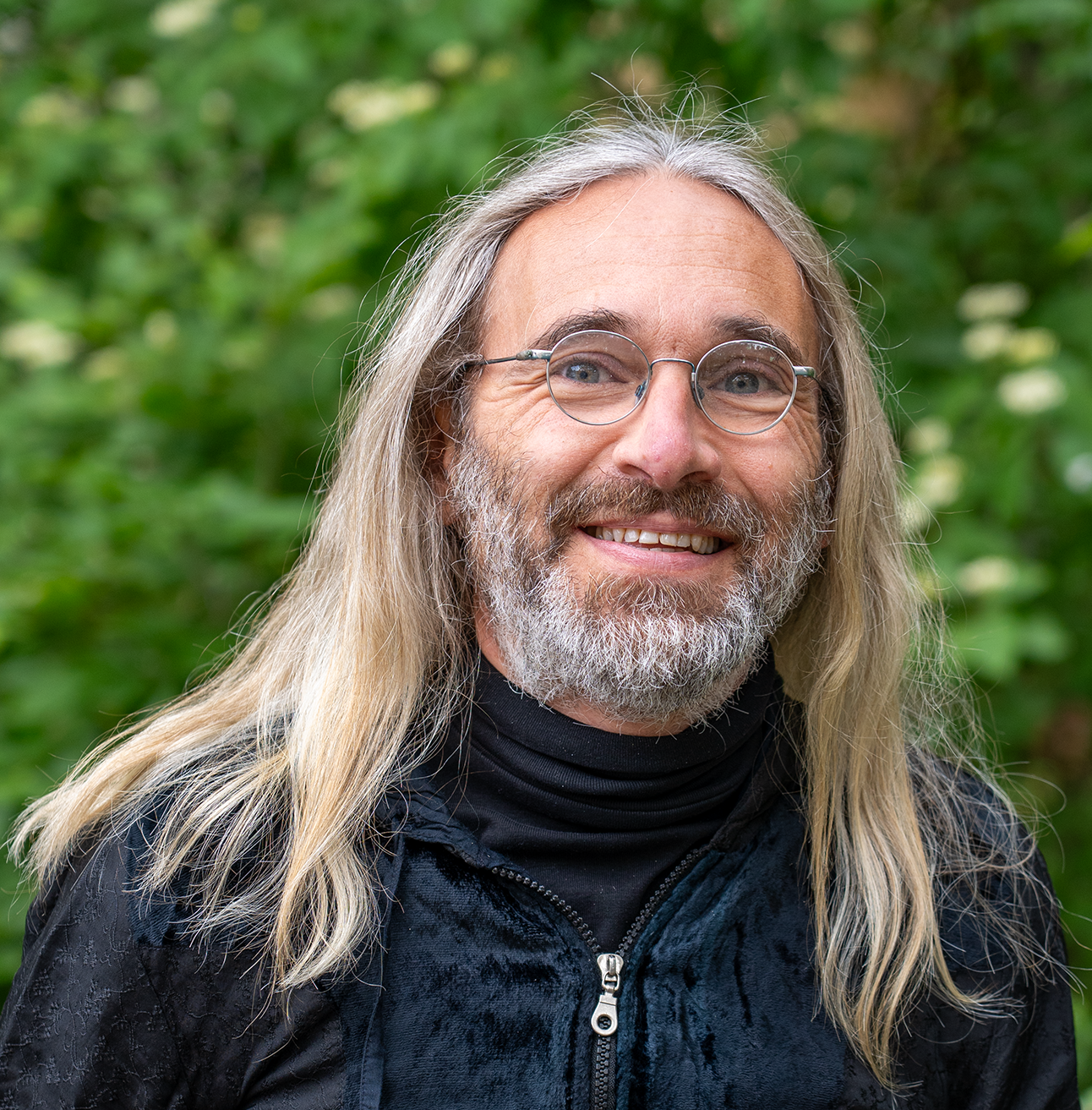  Porträtfoto von Andreas aus dem Assistenzteam